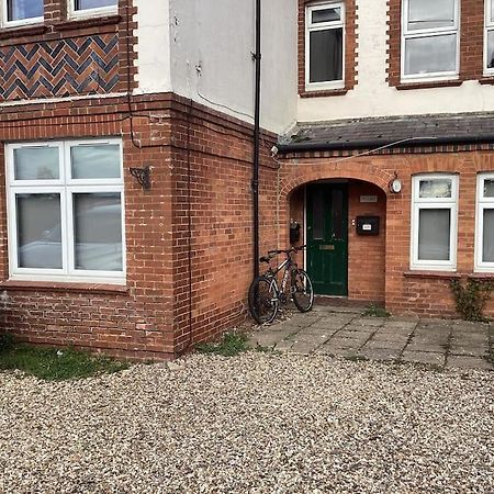 Two Bedroom, Off-Road Parking Ludgershall  Екстериор снимка
