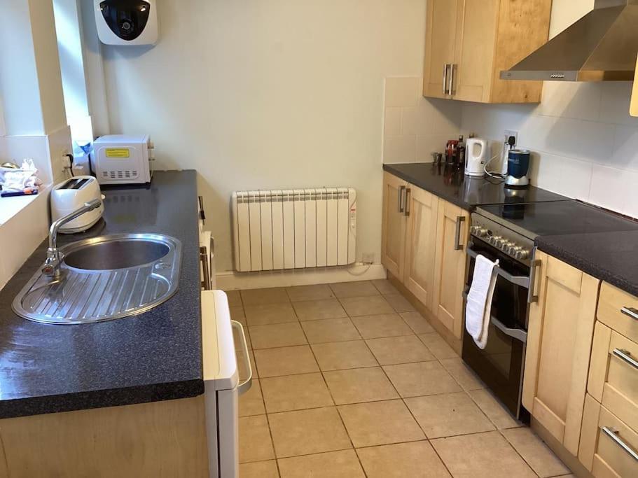 Two Bedroom, Off-Road Parking Ludgershall  Екстериор снимка