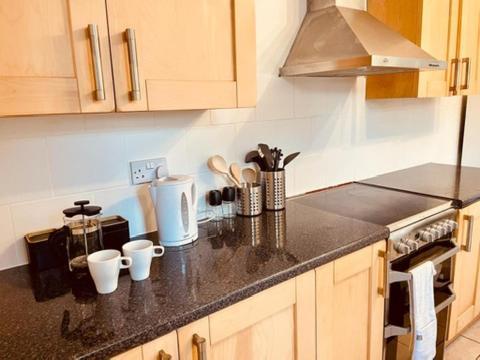 Two Bedroom, Off-Road Parking Ludgershall  Екстериор снимка