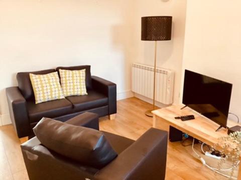 Two Bedroom, Off-Road Parking Ludgershall  Екстериор снимка