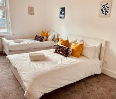 Two Bedroom, Off-Road Parking Ludgershall  Екстериор снимка