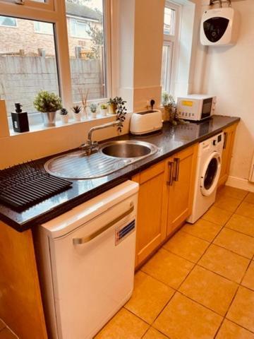 Two Bedroom, Off-Road Parking Ludgershall  Екстериор снимка